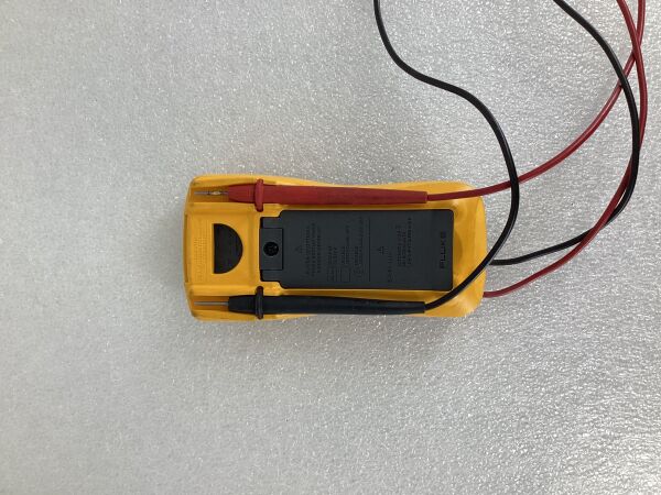 Fluke 113 True RMS Digital Multimeter - 2