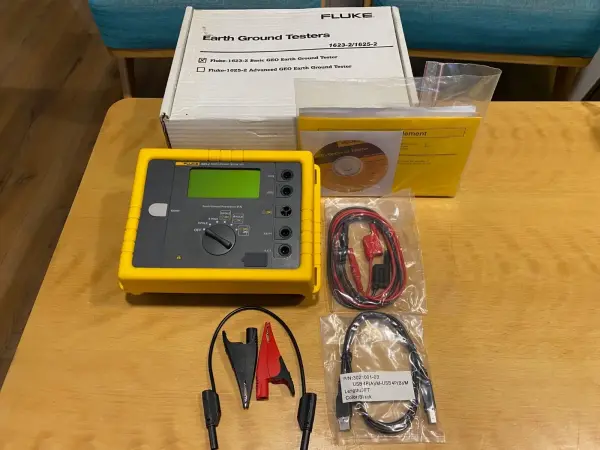 Fluke 1623-2 GEO Earth Ground Tester - 1